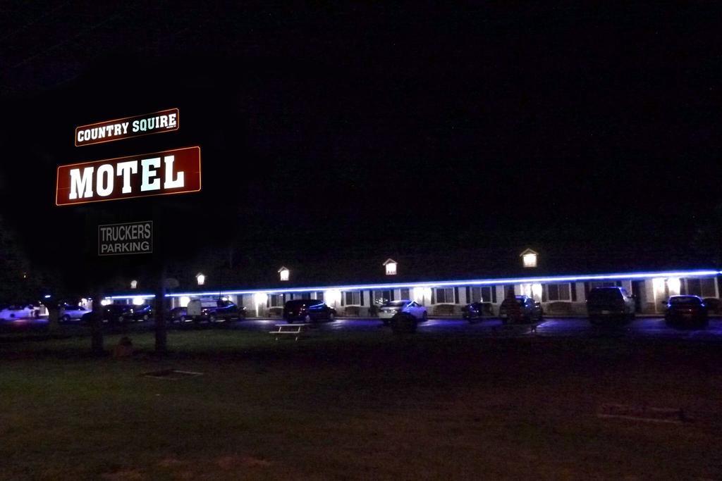 Country Squire Motel Arnprior Buitenkant foto