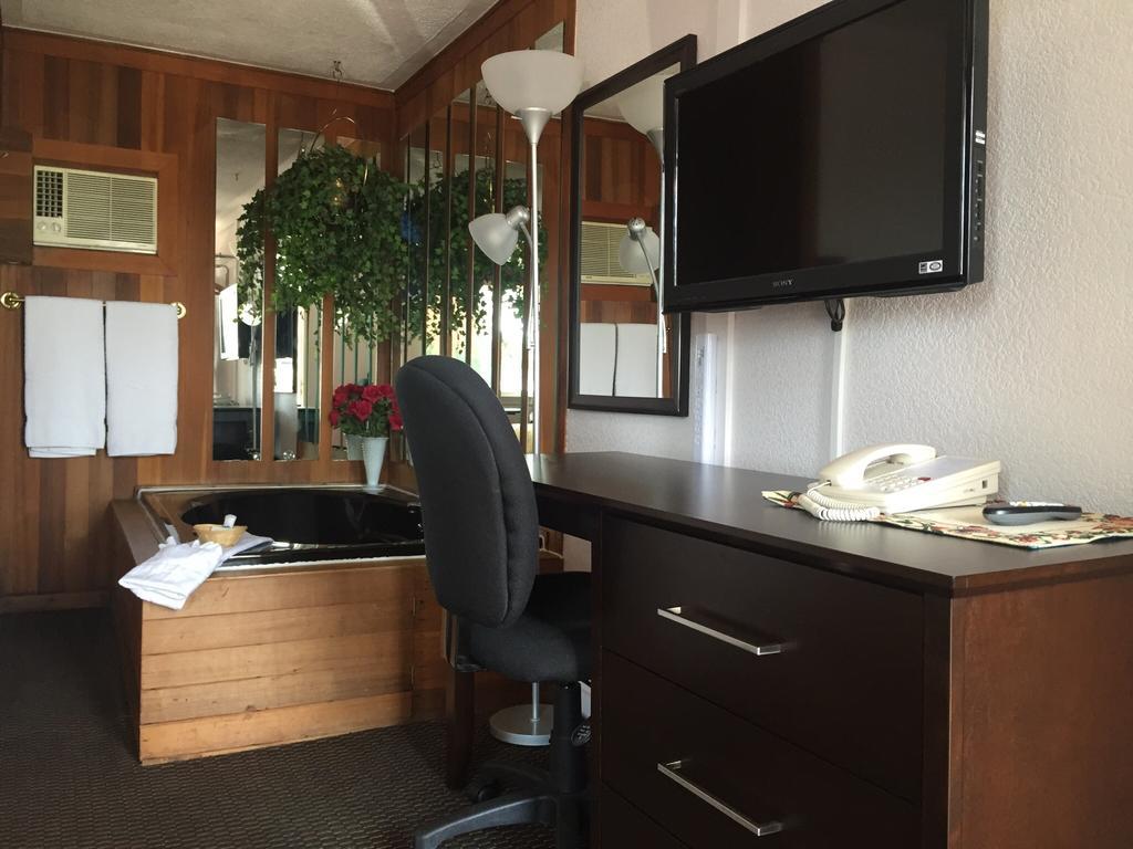 Country Squire Motel Arnprior Buitenkant foto