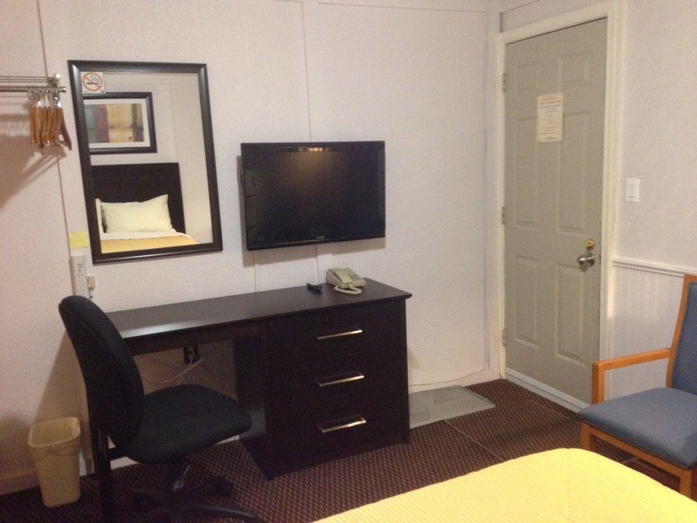Country Squire Motel Arnprior Buitenkant foto