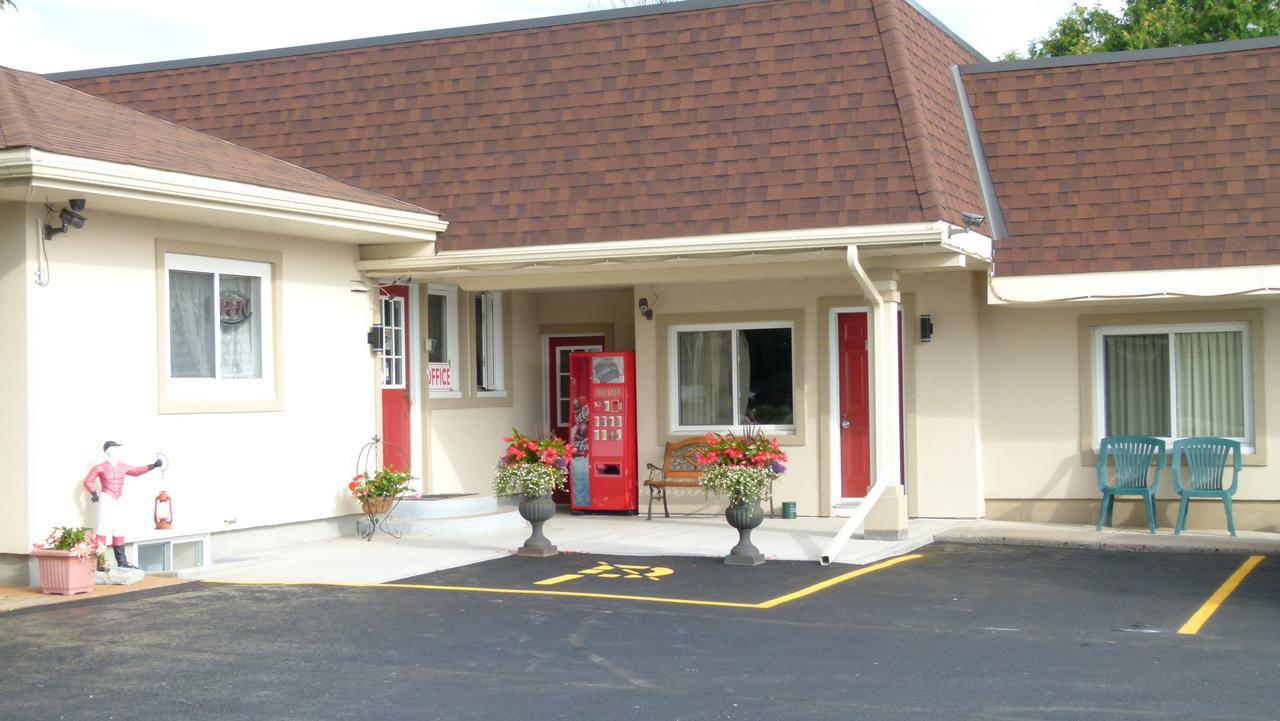 Country Squire Motel Arnprior Buitenkant foto