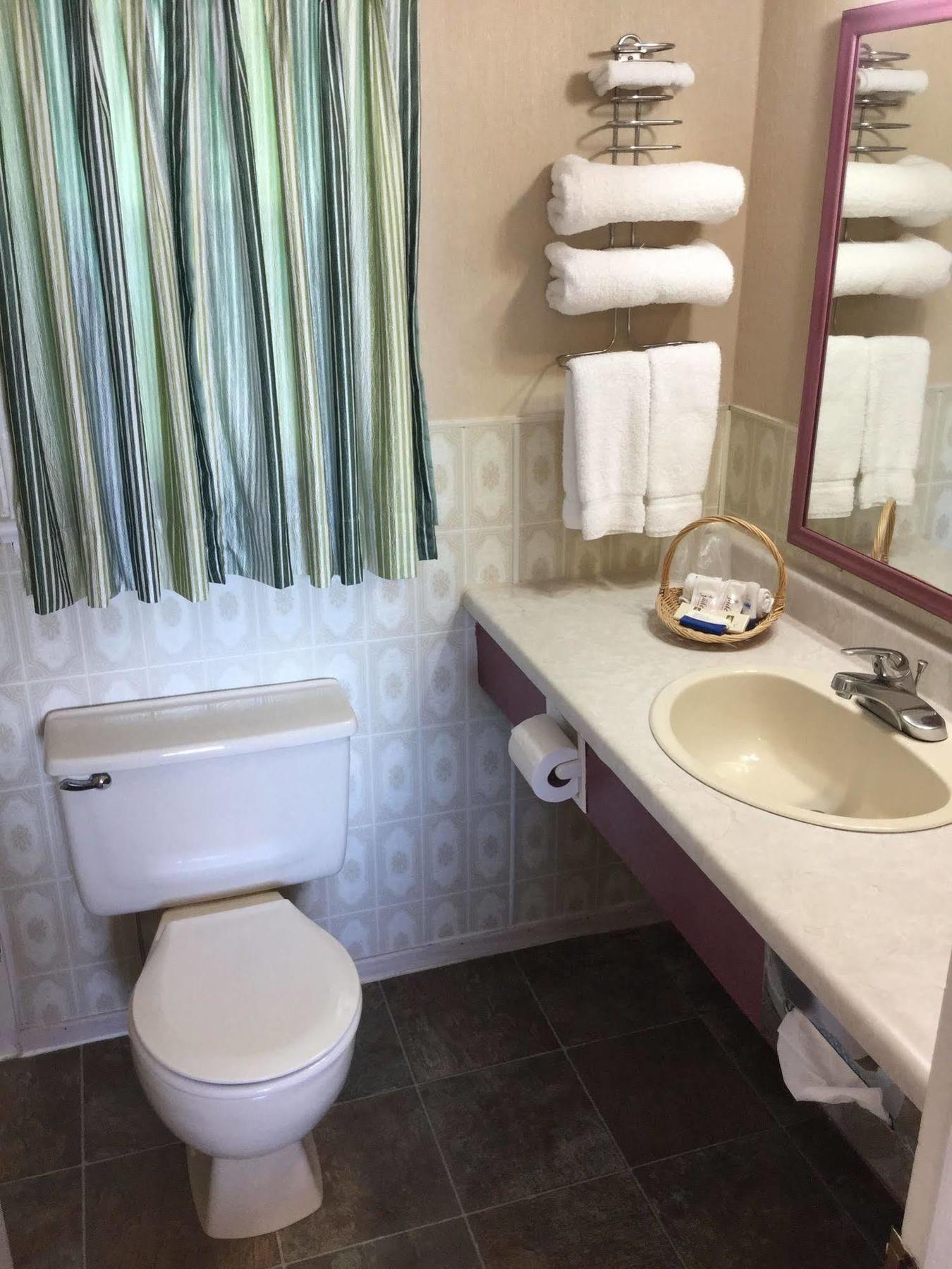 Country Squire Motel Arnprior Buitenkant foto