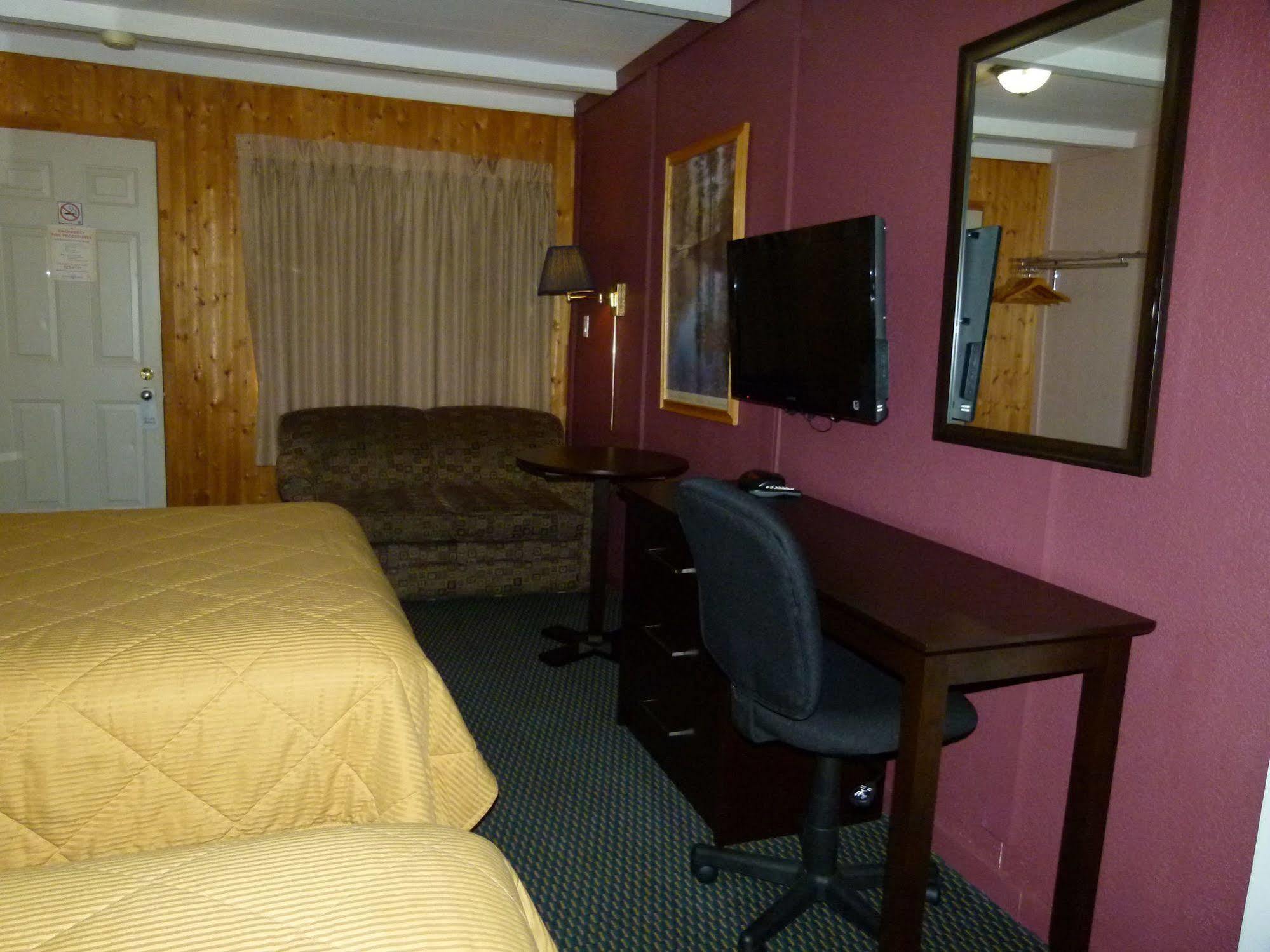 Country Squire Motel Arnprior Buitenkant foto