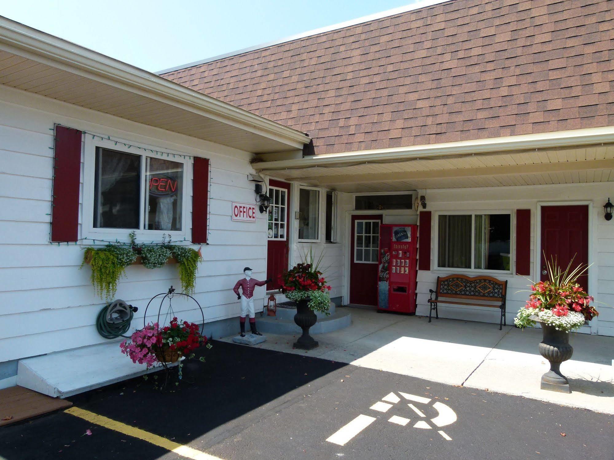 Country Squire Motel Arnprior Buitenkant foto
